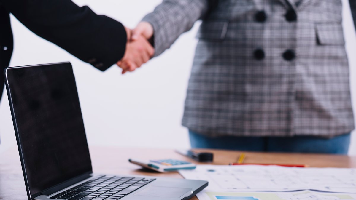 Business partners discussing the registration of a new OOD in front of a laptop.